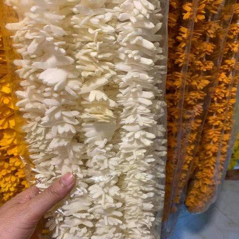Flowers - White Lari  5-6 feet long